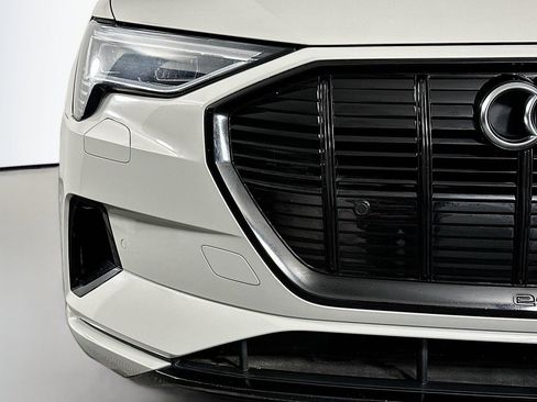 Used 2021 Audi e-tron Premium w/ Convenience Plus Package image 16