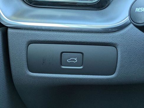 Used 2025 Volvo XC60 B5 Core w/ Protection Package Premier image 20