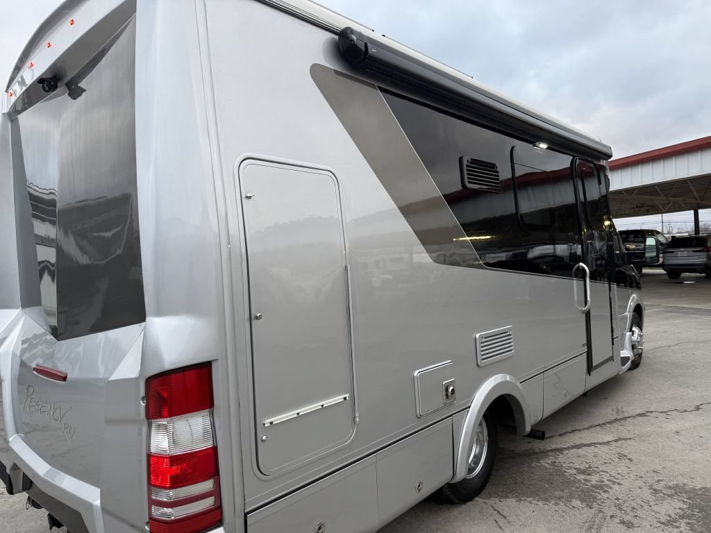 Used 2017 Mercedes-Benz Sprinter 3500 image 26