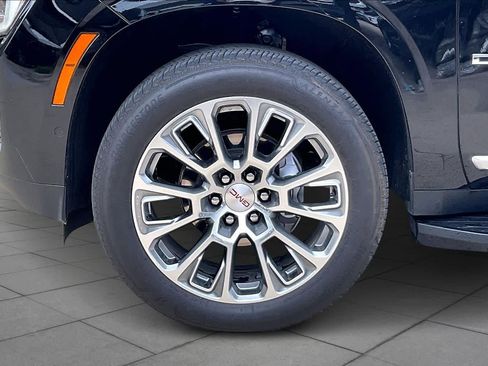 Used 2025 GMC Yukon XL Denali image 10