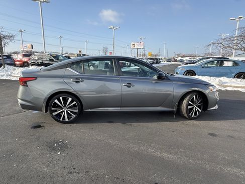 Used 2022 Nissan Altima 2.5 SR image 10