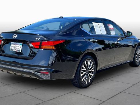 Used 2023 Nissan Altima 2.5 SV FWD image 12