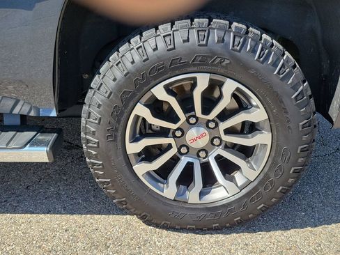 Used 2019 GMC Yukon SLT w/ Premium Edition AWD/4WD image 5