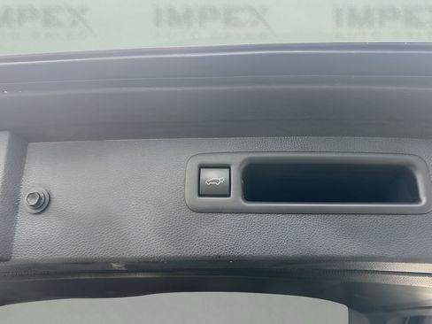 Used 2022 Toyota Highlander LE image 29