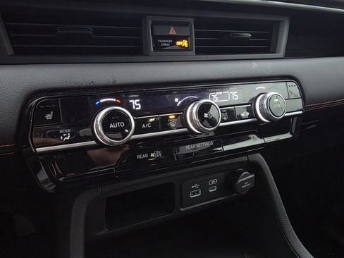 Used 2025 Honda Pilot Sport image 18