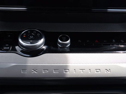 Used 2025 Ford Expedition Max Active AWD/4WD image 12