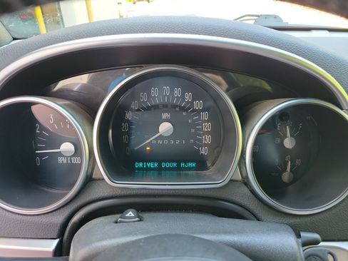 Used 2004 Chevrolet SSR w/ Preferred Equipment Group image 27