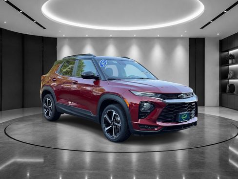 Used 2023 Chevrolet TrailBlazer RS w/ Sun and Liftgate Package AWD/4WD image 2