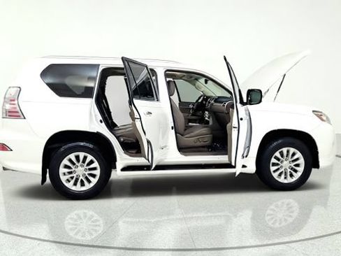 Used 2017 Lexus GX 460 Premium w/ Premium Package AWD/4WD image 19