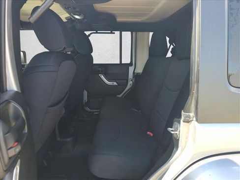 Used 2018 Jeep Wrangler Unlimited Sahara image 14