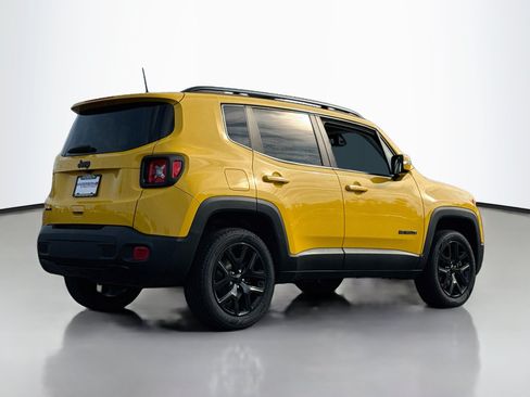 Used 2018 Jeep Renegade Altitude AWD/4WD image 7