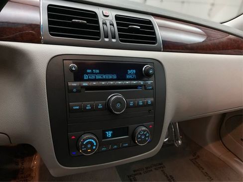 Used 2011 Buick Lucerne CXL image 28