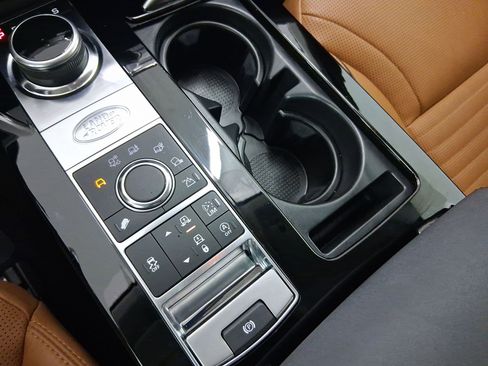 Used 2018 Land Rover Discovery HSE image 29