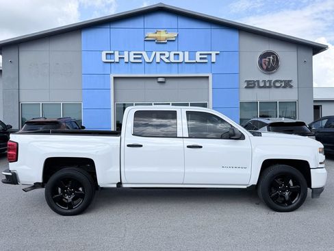Used 2018 Chevrolet Silverado 1500 Custom w/ Custom Value Package RWD image 4