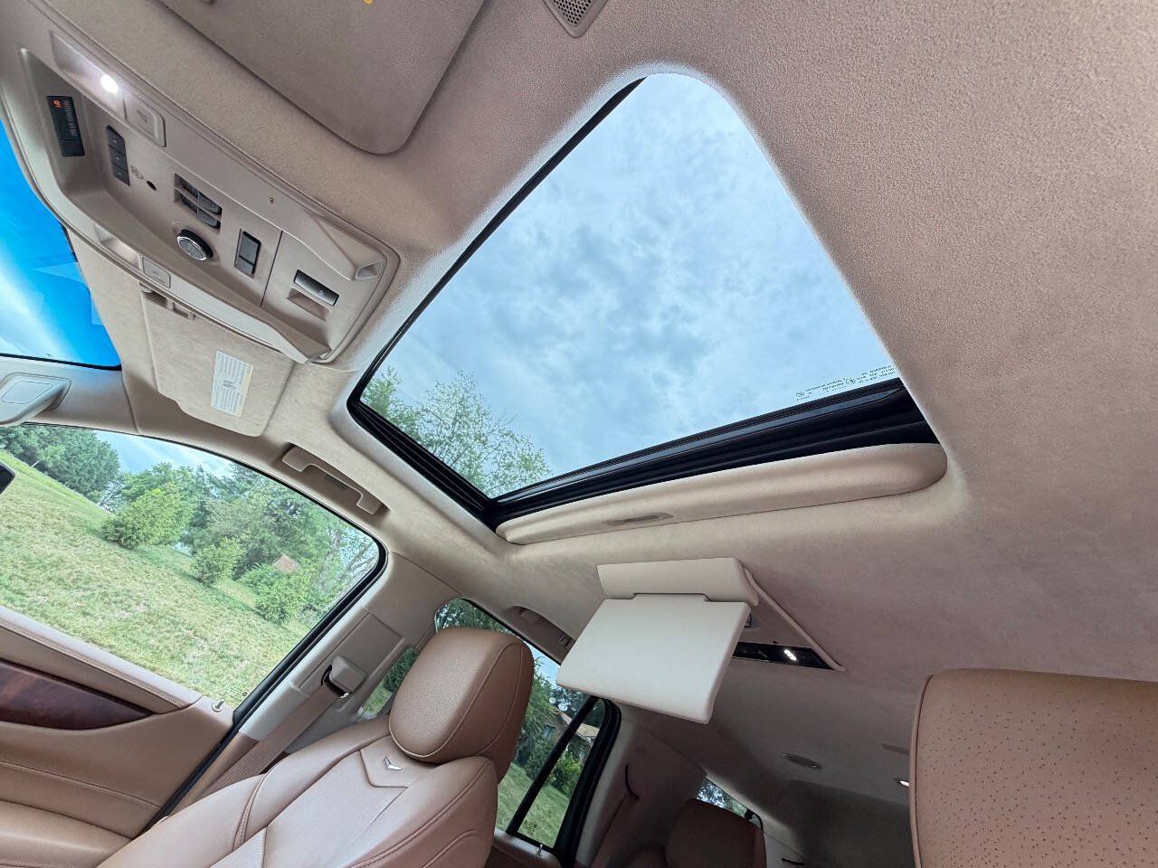 Used 2016 Cadillac Escalade Platinum AWD/4WD image 13
