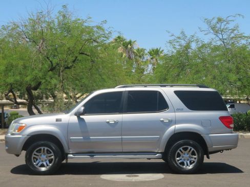 Used 2006 Toyota Sequoia SR5 AWD/4WD image 2