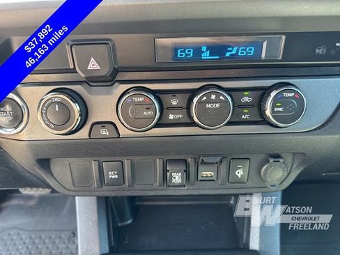 Used 2022 Toyota Tacoma TRD Sport AWD/4WD image 25