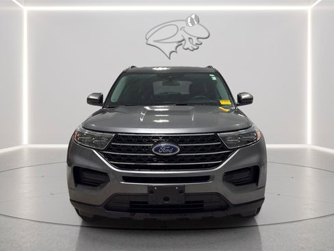 Used 2024 Ford Explorer XLT RWD image 8