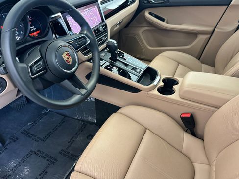 Used 2026 Porsche Macan AWD/4WD image 4