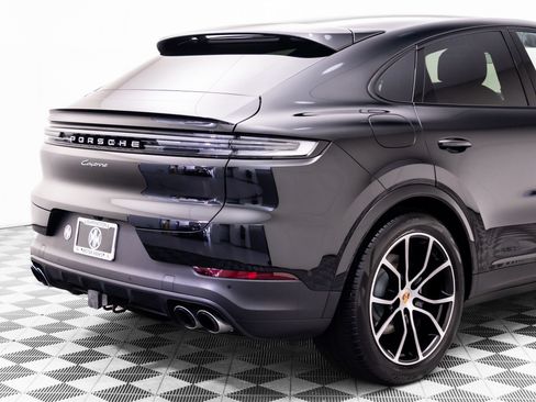 Used 2025 Porsche Cayenne Coupe AWD/4WD image 39