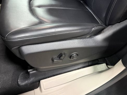 Used 2023 Chrysler Pacifica Touring-L FWD image 31