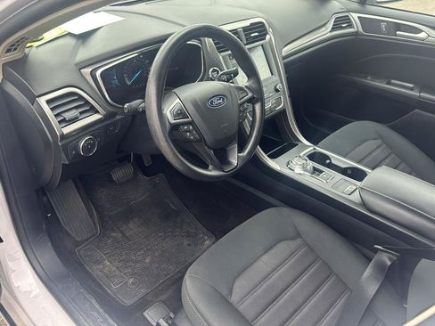 Used 2019 Ford Fusion SE FWD image 9