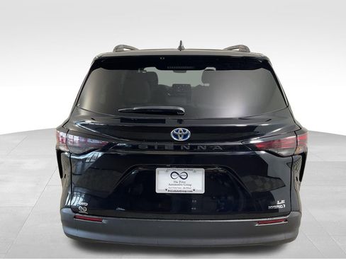 Used 2023 Toyota Sienna LE AWD/4WD image 8