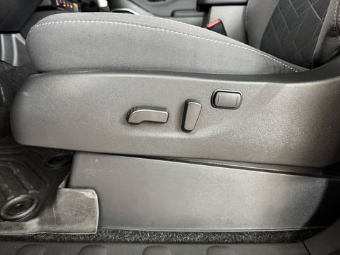 Used 2025 Nissan Frontier SV w/ SV Convenience Package image 14