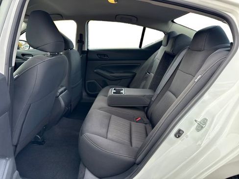 Used 2024 Nissan Altima 2.5 SV image 11