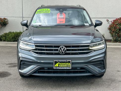 Used 2023 Volkswagen Tiguan SE AWD/4WD image 2