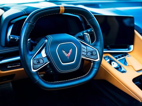 Used 2021 Chevrolet Corvette Stingray Premium Conv w/ Z51 Performance Package RWD image 27