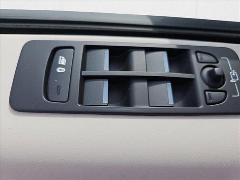 New 2025 Land Rover Discovery Sport S image 27