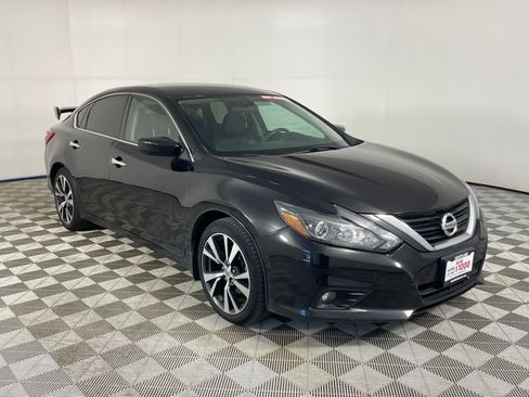 Used 2017 Nissan Altima 2.5 SR w/ Midnight Edition Package FWD image 16