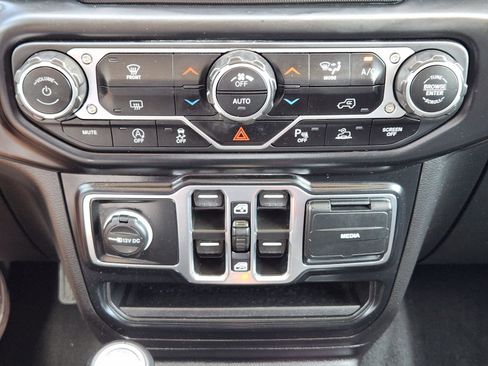 Used 2023 Jeep Gladiator Overland AWD/4WD image 26