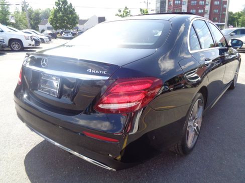 Used 2018 Mercedes-Benz E 400 4MATIC Sedan w/ Premium 1 Package image 16