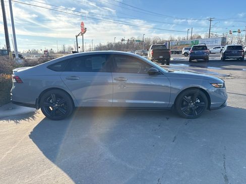 Used 2025 Honda Accord Sport image 4