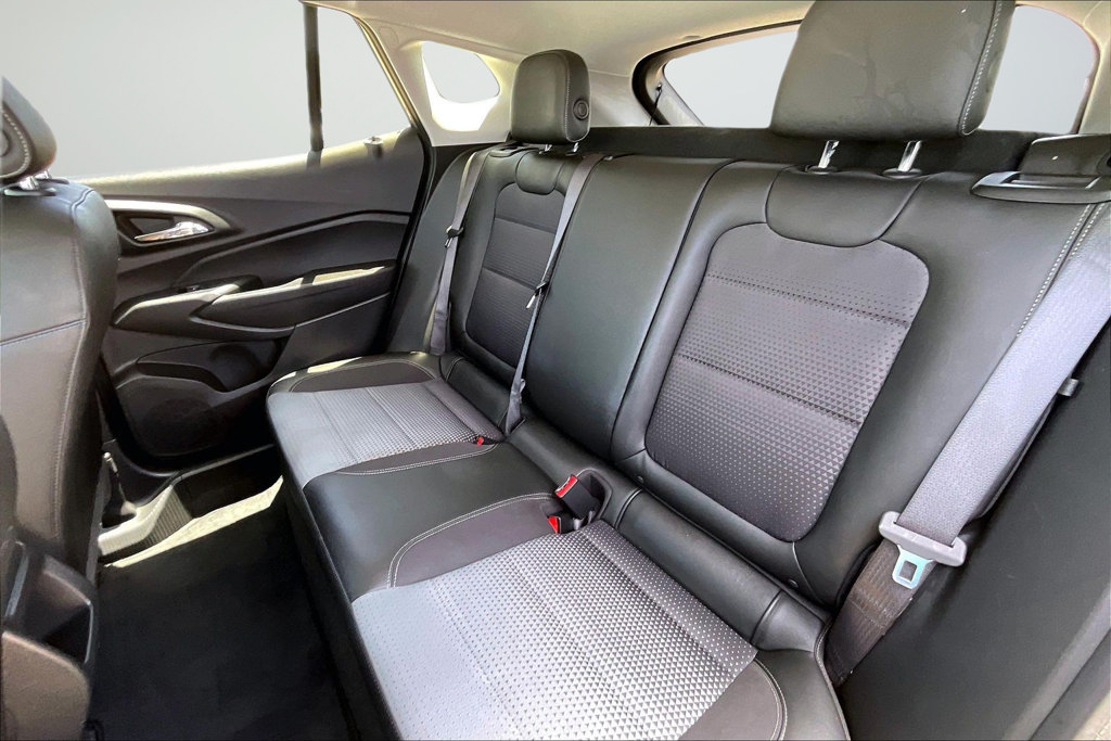 Used 2025 Chevrolet Trax LT FWD image 19