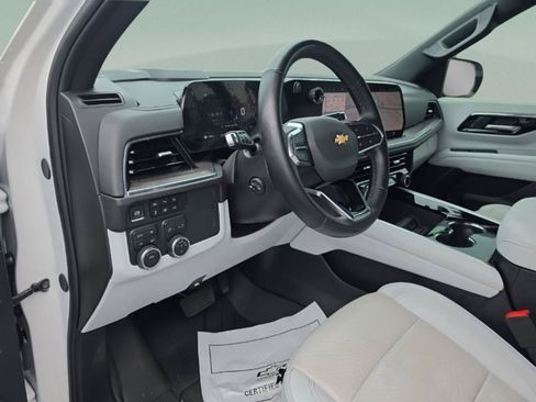 Used 2025 Chevrolet Tahoe Premier AWD/4WD image 14