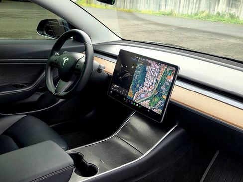 Used 2018 Tesla Model 3 Long Range AWD/4WD image 30