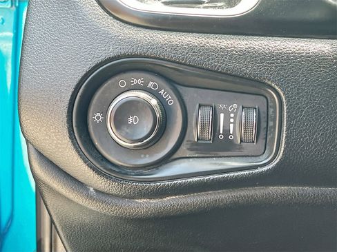 Used 2021 Jeep Renegade Latitude image 10