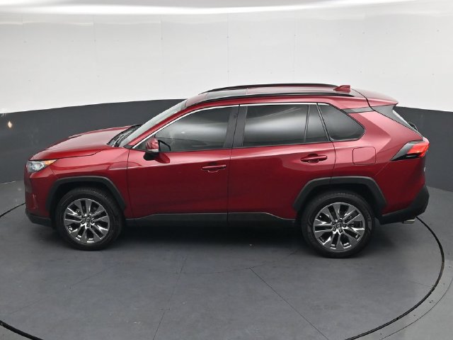 Used 2020 Toyota RAV4 XLE Premium FWD image 28