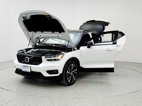 Used 2021 Volvo XC40 T5 R-Design w/ Protection Package Premier image 9