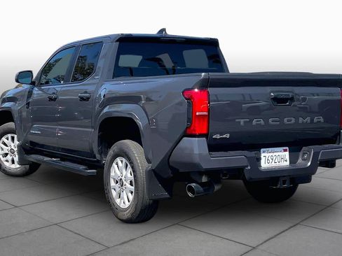 Certified 2025 Toyota Tacoma SR5 AWD/4WD image 11