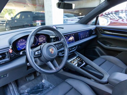 Certified 2025 Porsche Macan Electric RWD image 4