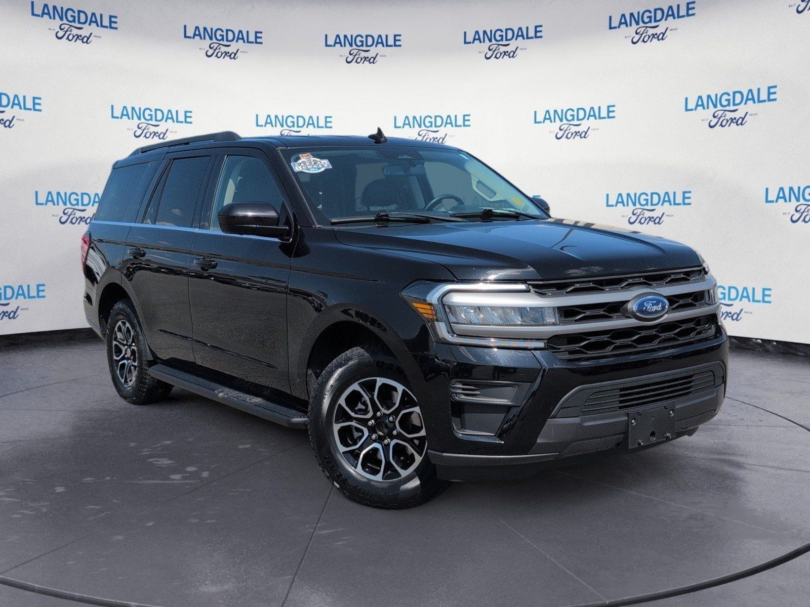 Used 2024 Ford Expedition XLT RWD image 2