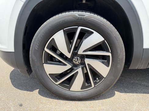 Used 2025 Volkswagen Atlas SE AWD/4WD image 25