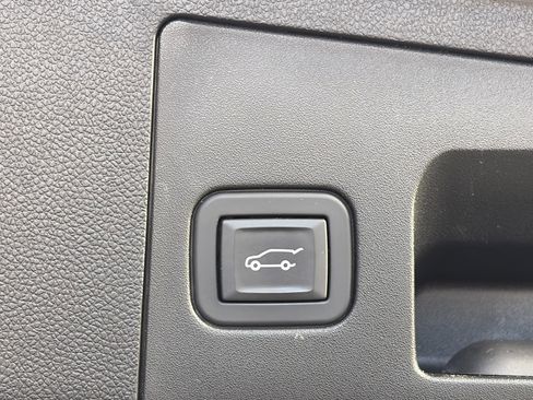 Certified 2024 Cadillac XT4 Luxury w/ Cold Weather Package image 15