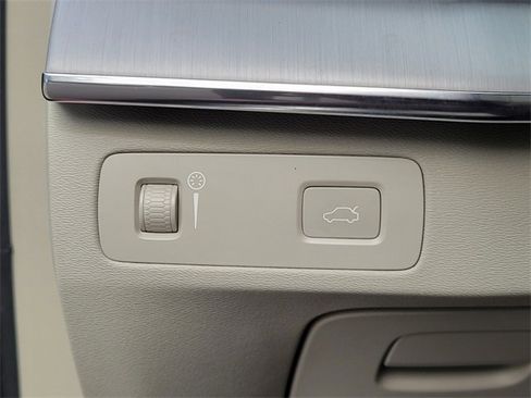 Used 2022 Volvo XC90 T5 Momentum w/ Climate Package image 26