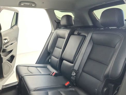 Used 2023 GMC Terrain SLT image 38