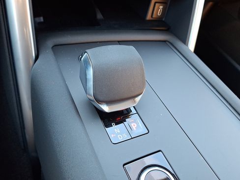 New 2026 Land Rover Discovery Limited Edition image 11